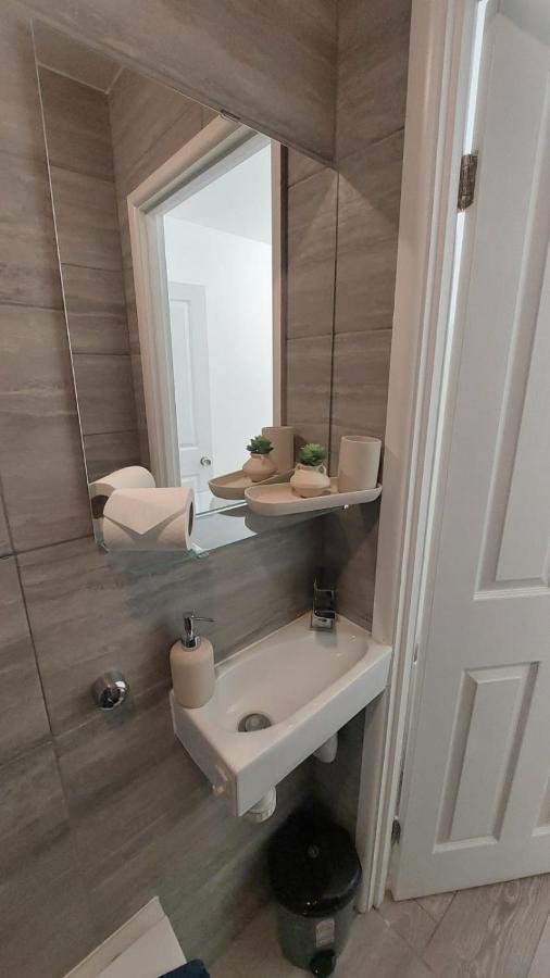 Double En-Suite Room Available In 3 Bed Apt Лондон Экстерьер фото